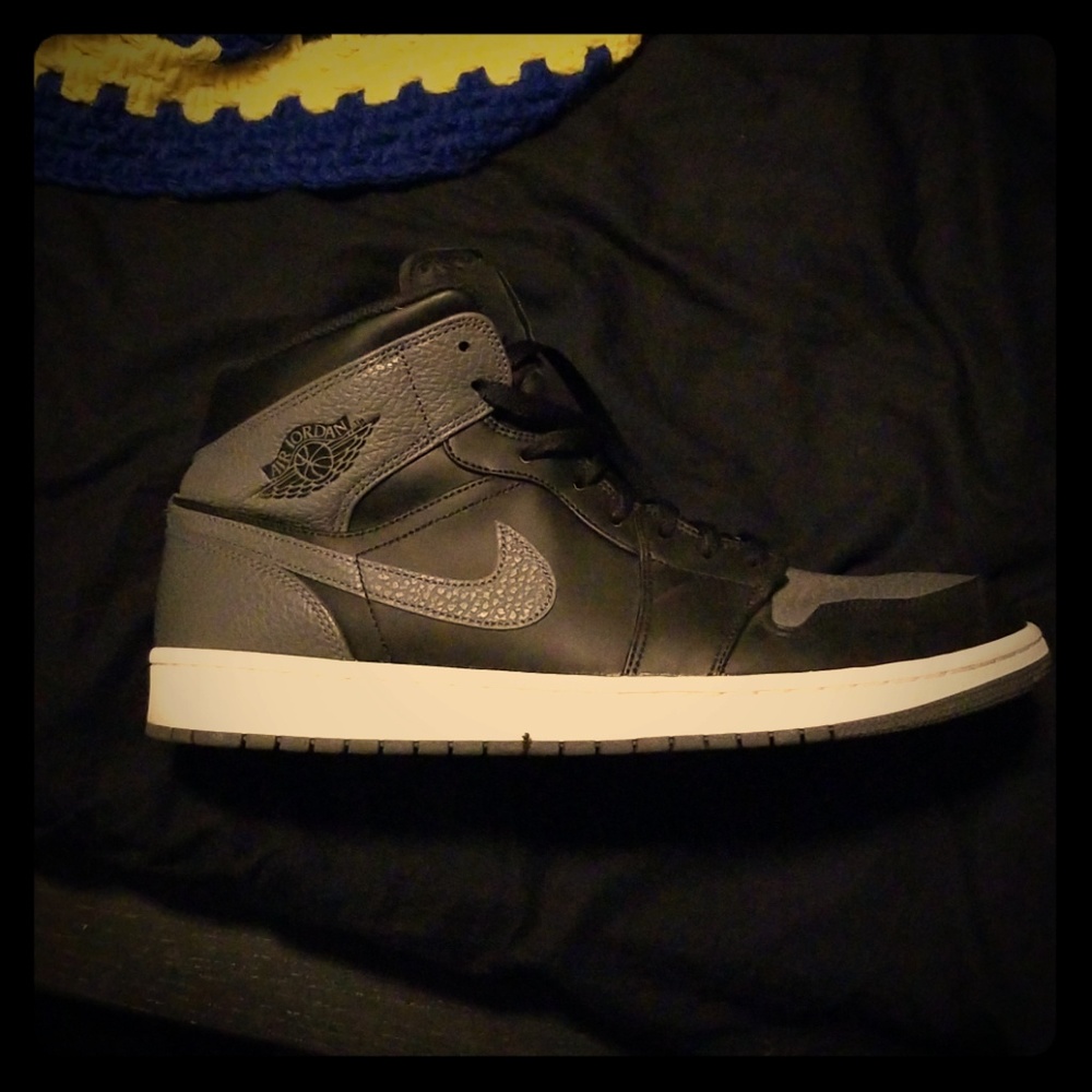 Air Jordan 1 mids